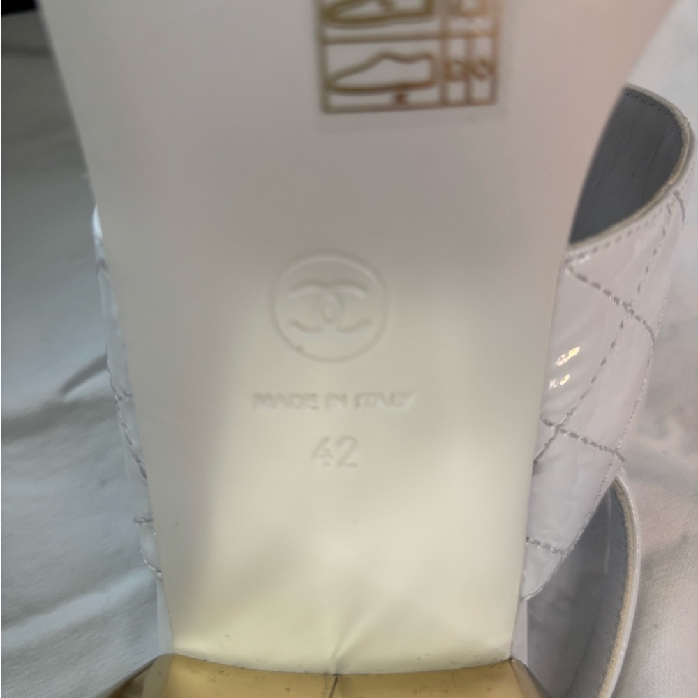 CHANEL White Quilted Leather Slingback Block Heels with Gold CC - Picture 7 of 7